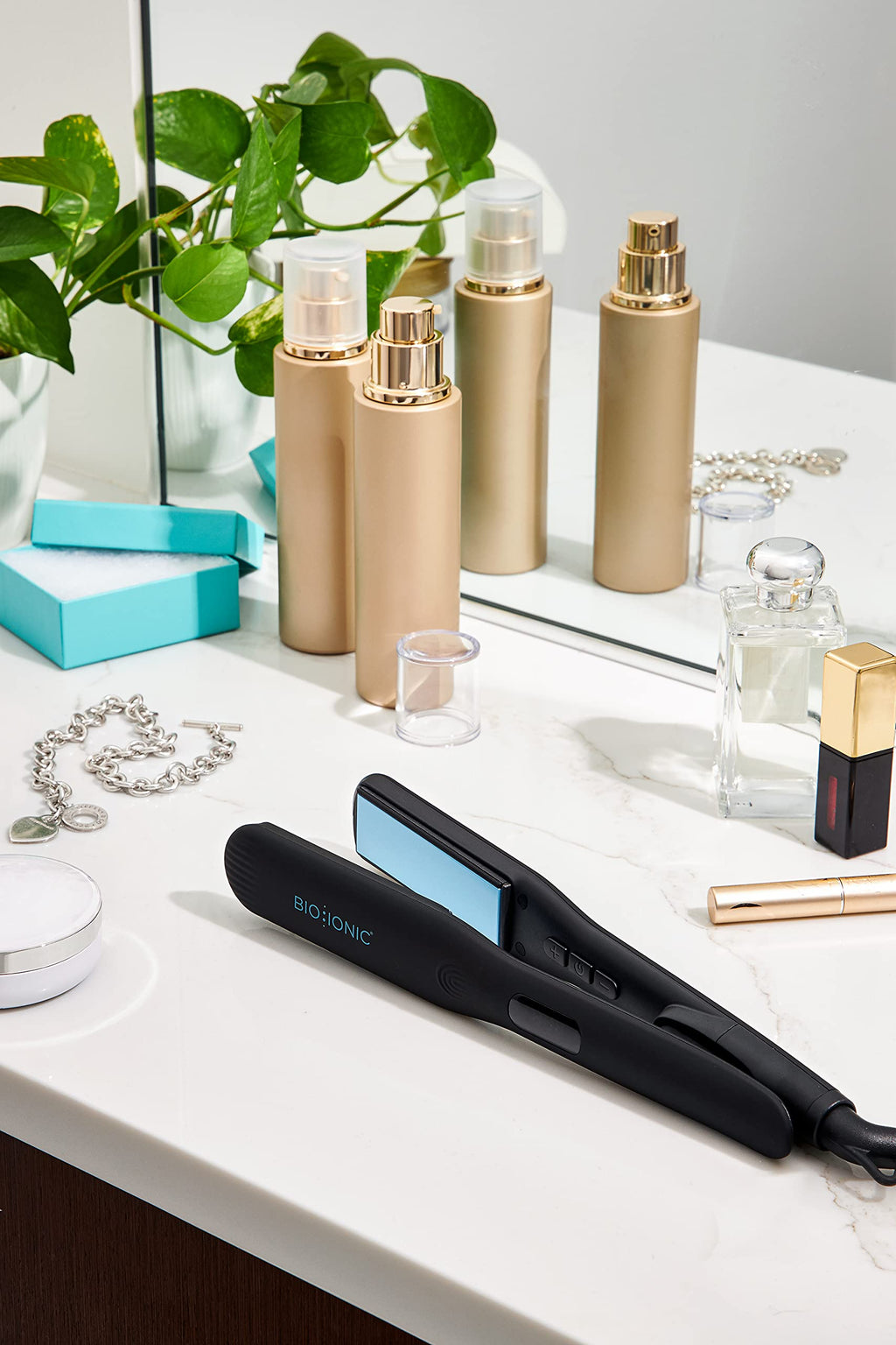 Moisturizing Flat Iron with Digital Temperature Control