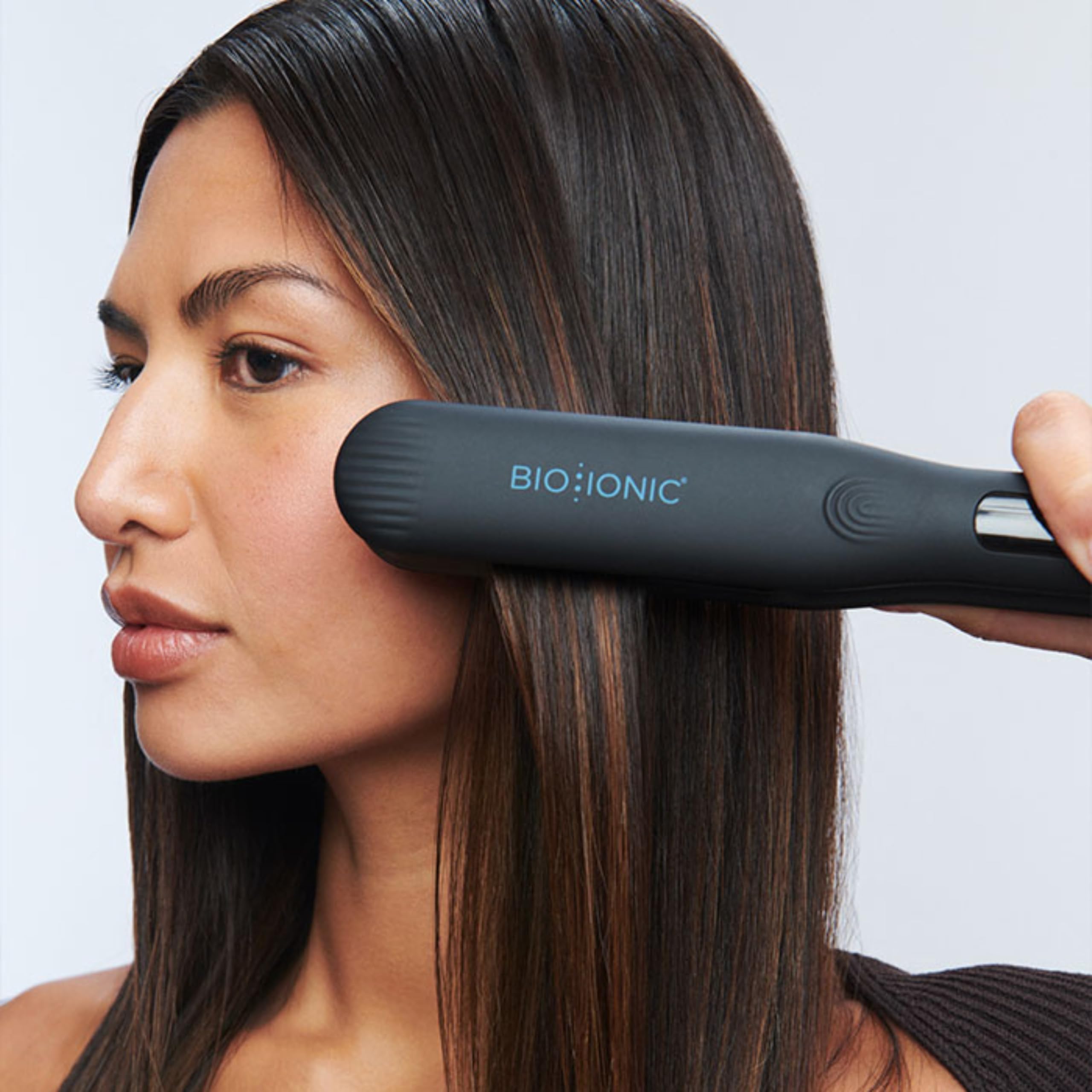 Moisturizing Flat Iron with Digital Temperature Control